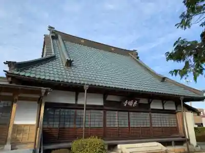 良畴寺の本殿・本堂