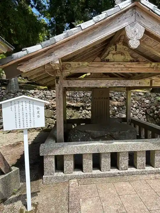 金剛證寺の{uncategorized: "未分類", other: "その他", undefined: "問題あり", building: "その他建物", grave: "お墓", sacred_gate: "鳥居", guardian: "狛犬", statue: "像", buddha: "仏像", history: "歴史", nature: "自然", garden: "庭園", animal: "動物", pagoda: "塔", temizu: "手水舎", mountain_gate: "山門・神門", sanctuary: "本殿・本堂", subordinate: "末社・摂社", art: "芸術", scenery: "景色", jizo: "地蔵", ema: "絵馬", goshuin: "御朱印", omikuji: "おみくじ", items: "授与品その他", amulet: "お守り", goshuincho: "御朱印帳", eats: "食事", festival: "お祭り", votive_dance: "神楽", shichigosan: "七五三参", wedding: "結婚式", experience: "体験その他", initially: "初詣", around: "周辺", anti_infection: "感染症対策"}