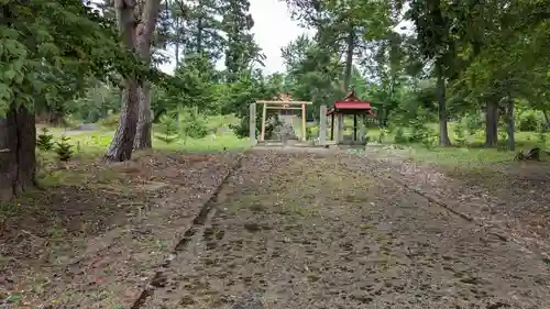 共成神社の庭園