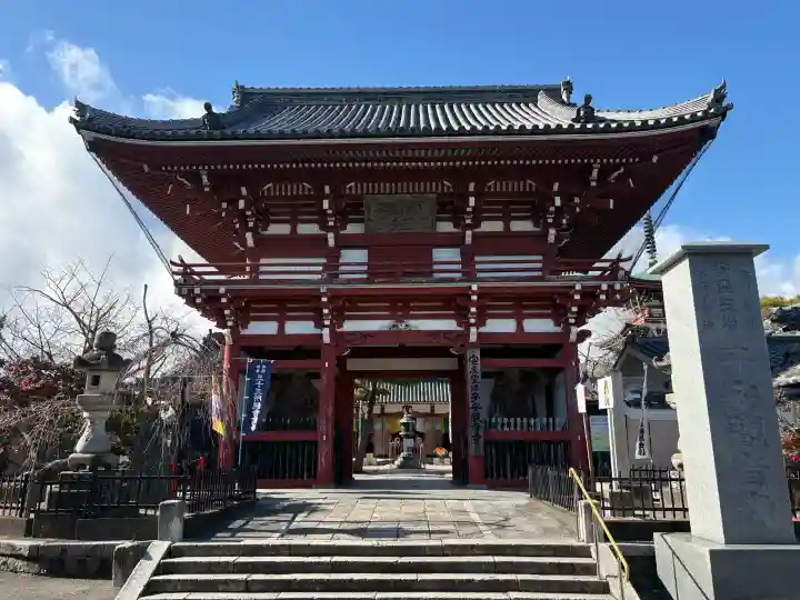 観音寺の{uncategorized: "未分類", other: "その他", undefined: "問題あり", building: "その他建物", grave: "お墓", sacred_gate: "鳥居", guardian: "狛犬", statue: "像", buddha: "仏像", history: "歴史", nature: "自然", garden: "庭園", animal: "動物", pagoda: "塔", temizu: "手水舎", mountain_gate: "山門・神門", sanctuary: "本殿・本堂", subordinate: "末社・摂社", art: "芸術", scenery: "景色", jizo: "地蔵", ema: "絵馬", goshuin: "御朱印", omikuji: "おみくじ", items: "授与品その他", amulet: "お守り", goshuincho: "御朱印帳", eats: "食事", festival: "お祭り", votive_dance: "神楽", shichigosan: "七五三参", wedding: "結婚式", experience: "体験その他", initially: "初詣", around: "周辺", anti_infection: "感染症対策"}