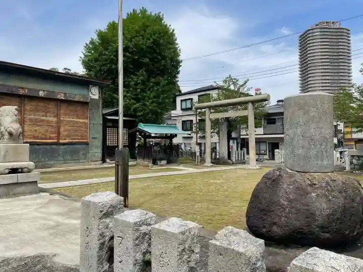 鹿島神社の{uncategorized: "未分類", other: "その他", undefined: "問題あり", building: "その他建物", grave: "お墓", sacred_gate: "鳥居", guardian: "狛犬", statue: "像", buddha: "仏像", history: "歴史", nature: "自然", garden: "庭園", animal: "動物", pagoda: "塔", temizu: "手水舎", mountain_gate: "山門・神門", sanctuary: "本殿・本堂", subordinate: "末社・摂社", art: "芸術", scenery: "景色", jizo: "地蔵", ema: "絵馬", goshuin: "御朱印", omikuji: "おみくじ", items: "授与品その他", amulet: "お守り", goshuincho: "御朱印帳", eats: "食事", festival: "お祭り", votive_dance: "神楽", shichigosan: "七五三参", wedding: "結婚式", experience: "体験その他", initially: "初詣", around: "周辺", anti_infection: "感染症対策"}