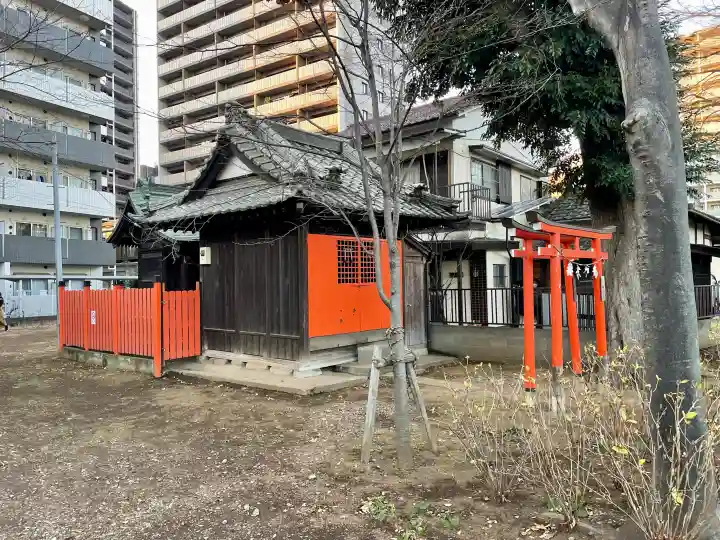 楢姫稲荷神社の{uncategorized: "未分類", other: "その他", undefined: "問題あり", building: "その他建物", grave: "お墓", sacred_gate: "鳥居", guardian: "狛犬", statue: "像", buddha: "仏像", history: "歴史", nature: "自然", garden: "庭園", animal: "動物", pagoda: "塔", temizu: "手水舎", mountain_gate: "山門・神門", sanctuary: "本殿・本堂", subordinate: "末社・摂社", art: "芸術", scenery: "景色", jizo: "地蔵", ema: "絵馬", goshuin: "御朱印", omikuji: "おみくじ", items: "授与品その他", amulet: "お守り", goshuincho: "御朱印帳", eats: "食事", festival: "お祭り", votive_dance: "神楽", shichigosan: "七五三参", wedding: "結婚式", experience: "体験その他", initially: "初詣", around: "周辺", anti_infection: "感染症対策"}