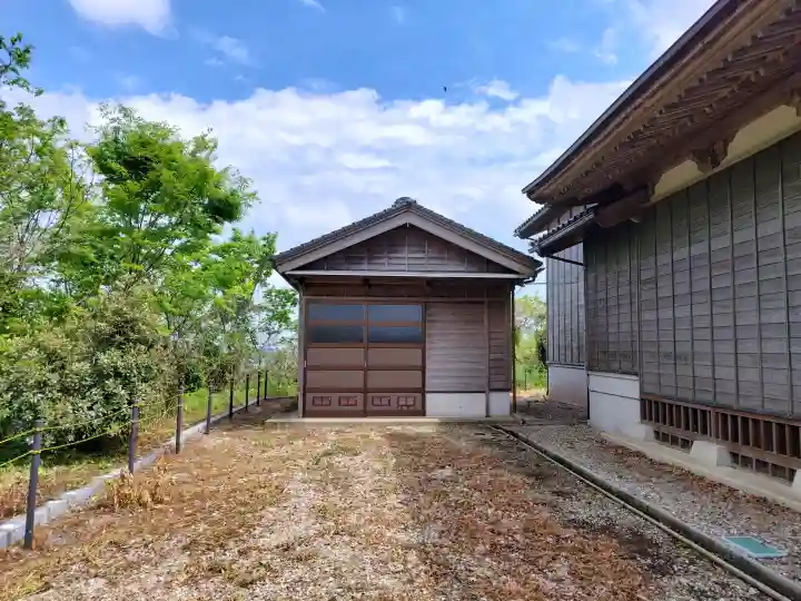 鰀目嶽神社の{uncategorized: "未分類", other: "その他", undefined: "問題あり", building: "その他建物", grave: "お墓", sacred_gate: "鳥居", guardian: "狛犬", statue: "像", buddha: "仏像", history: "歴史", nature: "自然", garden: "庭園", animal: "動物", pagoda: "塔", temizu: "手水舎", mountain_gate: "山門・神門", sanctuary: "本殿・本堂", subordinate: "末社・摂社", art: "芸術", scenery: "景色", jizo: "地蔵", ema: "絵馬", goshuin: "御朱印", omikuji: "おみくじ", items: "授与品その他", amulet: "お守り", goshuincho: "御朱印帳", eats: "食事", festival: "お祭り", votive_dance: "神楽", shichigosan: "七五三参", wedding: "結婚式", experience: "体験その他", initially: "初詣", around: "周辺", anti_infection: "感染症対策"}