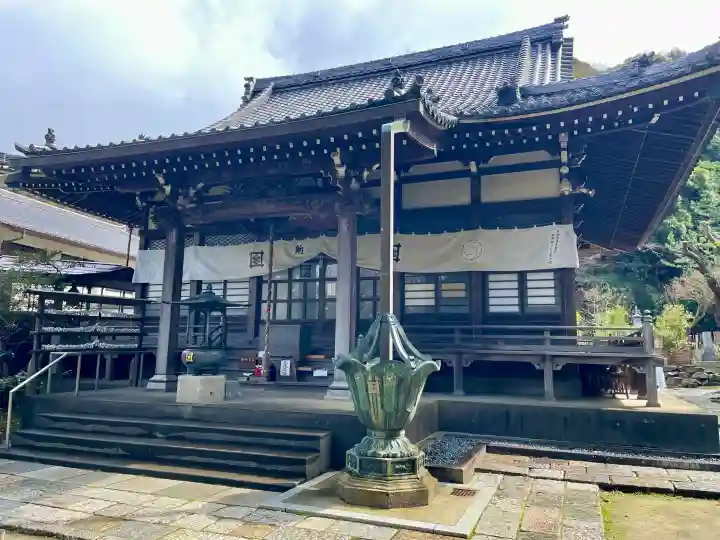 安國論寺(安国論寺)の{uncategorized: "未分類", other: "その他", undefined: "問題あり", building: "その他建物", grave: "お墓", sacred_gate: "鳥居", guardian: "狛犬", statue: "像", buddha: "仏像", history: "歴史", nature: "自然", garden: "庭園", animal: "動物", pagoda: "塔", temizu: "手水舎", mountain_gate: "山門・神門", sanctuary: "本殿・本堂", subordinate: "末社・摂社", art: "芸術", scenery: "景色", jizo: "地蔵", ema: "絵馬", goshuin: "御朱印", omikuji: "おみくじ", items: "授与品その他", amulet: "お守り", goshuincho: "御朱印帳", eats: "食事", festival: "お祭り", votive_dance: "神楽", shichigosan: "七五三参", wedding: "結婚式", experience: "体験その他", initially: "初詣", around: "周辺", anti_infection: "感染症対策"}