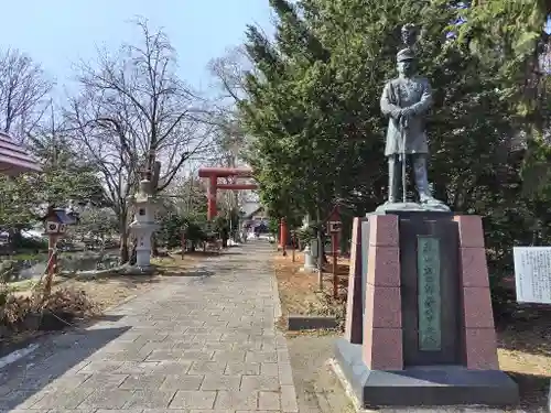 永山神社の像