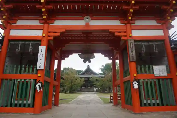 新日吉神宮の山門・神門