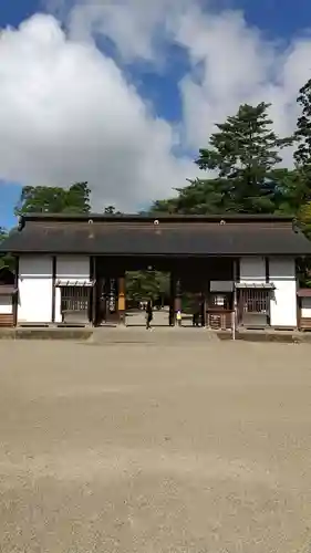 毛越寺の山門・神門