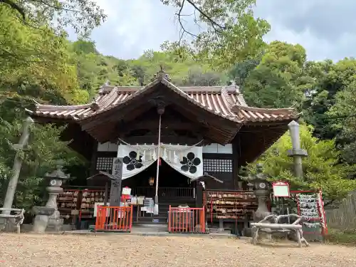 御袖天満宮の{uncategorized: "未分類", other: "その他", undefined: "問題あり", building: "その他建物", grave: "お墓", sacred_gate: "鳥居", guardian: "狛犬", statue: "像", buddha: "仏像", history: "歴史", nature: "自然", garden: "庭園", animal: "動物", pagoda: "塔", temizu: "手水舎", mountain_gate: "山門・神門", sanctuary: "本殿・本堂", subordinate: "末社・摂社", art: "芸術", scenery: "景色", jizo: "地蔵", ema: "絵馬", goshuin: "御朱印", omikuji: "おみくじ", items: "授与品その他", amulet: "お守り", goshuincho: "御朱印帳", eats: "食事", festival: "お祭り", votive_dance: "神楽", shichigosan: "七五三参", wedding: "結婚式", experience: "体験その他", initially: "初詣", around: "周辺", anti_infection: "感染症対策"}
