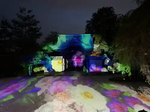 高台寺（高台寿聖禅寺・高臺寺）の{uncategorized: "未分類", other: "その他", undefined: "問題あり", building: "その他建物", grave: "お墓", sacred_gate: "鳥居", guardian: "狛犬", statue: "像", buddha: "仏像", history: "歴史", nature: "自然", garden: "庭園", animal: "動物", pagoda: "塔", temizu: "手水舎", mountain_gate: "山門・神門", sanctuary: "本殿・本堂", subordinate: "末社・摂社", art: "芸術", scenery: "景色", jizo: "地蔵", ema: "絵馬", goshuin: "御朱印", omikuji: "おみくじ", items: "授与品その他", amulet: "お守り", goshuincho: "御朱印帳", eats: "食事", festival: "お祭り", votive_dance: "神楽", shichigosan: "七五三参", wedding: "結婚式", experience: "体験その他", initially: "初詣", around: "周辺", anti_infection: "感染症対策"}