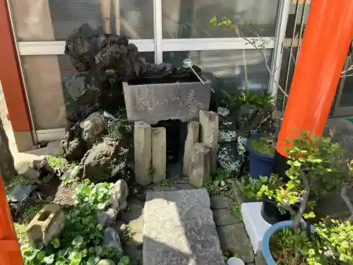白赤稲荷神社の{uncategorized: "未分類", other: "その他", undefined: "問題あり", building: "その他建物", grave: "お墓", sacred_gate: "鳥居", guardian: "狛犬", statue: "像", buddha: "仏像", history: "歴史", nature: "自然", garden: "庭園", animal: "動物", pagoda: "塔", temizu: "手水舎", mountain_gate: "山門・神門", sanctuary: "本殿・本堂", subordinate: "末社・摂社", art: "芸術", scenery: "景色", jizo: "地蔵", ema: "絵馬", goshuin: "御朱印", omikuji: "おみくじ", items: "授与品その他", amulet: "お守り", goshuincho: "御朱印帳", eats: "食事", festival: "お祭り", votive_dance: "神楽", shichigosan: "七五三参", wedding: "結婚式", experience: "体験その他", initially: "初詣", around: "周辺", anti_infection: "感染症対策"}