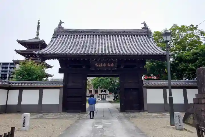 孝勝寺の山門・神門