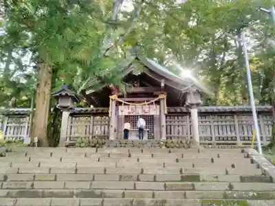 諏訪大社上社前宮の本殿・本堂