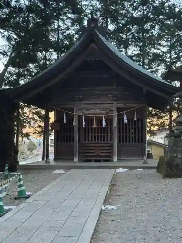 諏訪大社の{uncategorized: "未分類", other: "その他", undefined: "問題あり", building: "その他建物", grave: "お墓", sacred_gate: "鳥居", guardian: "狛犬", statue: "像", buddha: "仏像", history: "歴史", nature: "自然", garden: "庭園", animal: "動物", pagoda: "塔", temizu: "手水舎", mountain_gate: "山門・神門", sanctuary: "本殿・本堂", subordinate: "末社・摂社", art: "芸術", scenery: "景色", jizo: "地蔵", ema: "絵馬", goshuin: "御朱印", omikuji: "おみくじ", items: "授与品その他", amulet: "お守り", goshuincho: "御朱印帳", eats: "食事", festival: "お祭り", votive_dance: "神楽", shichigosan: "七五三参", wedding: "結婚式", experience: "体験その他", initially: "初詣", around: "周辺", anti_infection: "感染症対策"}