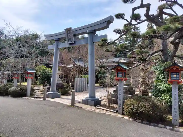 常宮神社の{uncategorized: "未分類", other: "その他", undefined: "問題あり", building: "その他建物", grave: "お墓", sacred_gate: "鳥居", guardian: "狛犬", statue: "像", buddha: "仏像", history: "歴史", nature: "自然", garden: "庭園", animal: "動物", pagoda: "塔", temizu: "手水舎", mountain_gate: "山門・神門", sanctuary: "本殿・本堂", subordinate: "末社・摂社", art: "芸術", scenery: "景色", jizo: "地蔵", ema: "絵馬", goshuin: "御朱印", omikuji: "おみくじ", items: "授与品その他", amulet: "お守り", goshuincho: "御朱印帳", eats: "食事", festival: "お祭り", votive_dance: "神楽", shichigosan: "七五三参", wedding: "結婚式", experience: "体験その他", initially: "初詣", around: "周辺", anti_infection: "感染症対策"}