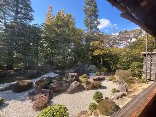 退蔵院の{uncategorized: "未分類", other: "その他", undefined: "問題あり", building: "その他建物", grave: "お墓", sacred_gate: "鳥居", guardian: "狛犬", statue: "像", buddha: "仏像", history: "歴史", nature: "自然", garden: "庭園", animal: "動物", pagoda: "塔", temizu: "手水舎", mountain_gate: "山門・神門", sanctuary: "本殿・本堂", subordinate: "末社・摂社", art: "芸術", scenery: "景色", jizo: "地蔵", ema: "絵馬", goshuin: "御朱印", omikuji: "おみくじ", items: "授与品その他", amulet: "お守り", goshuincho: "御朱印帳", eats: "食事", festival: "お祭り", votive_dance: "神楽", shichigosan: "七五三参", wedding: "結婚式", experience: "体験その他", initially: "初詣", around: "周辺", anti_infection: "感染症対策"}