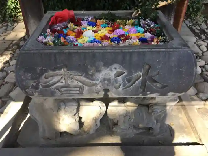 於菊稲荷神社の手水舎