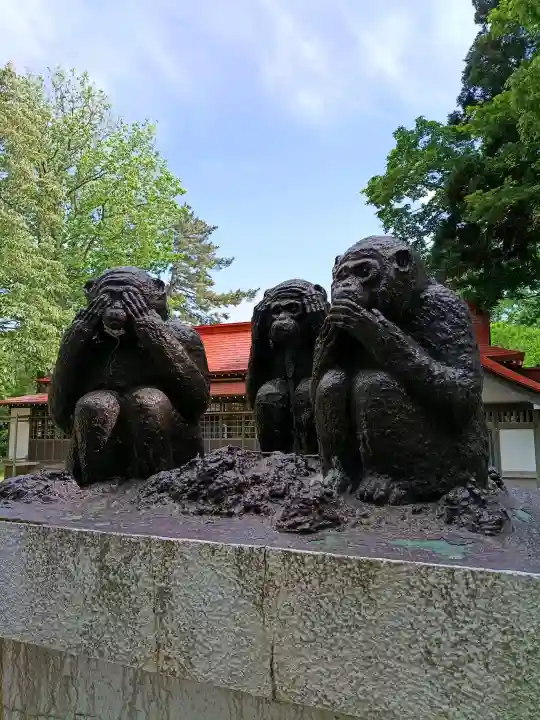 日吉神社の{uncategorized: "未分類", other: "その他", undefined: "問題あり", building: "その他建物", grave: "お墓", sacred_gate: "鳥居", guardian: "狛犬", statue: "像", buddha: "仏像", history: "歴史", nature: "自然", garden: "庭園", animal: "動物", pagoda: "塔", temizu: "手水舎", mountain_gate: "山門・神門", sanctuary: "本殿・本堂", subordinate: "末社・摂社", art: "芸術", scenery: "景色", jizo: "地蔵", ema: "絵馬", goshuin: "御朱印", omikuji: "おみくじ", items: "授与品その他", amulet: "お守り", goshuincho: "御朱印帳", eats: "食事", festival: "お祭り", votive_dance: "神楽", shichigosan: "七五三参", wedding: "結婚式", experience: "体験その他", initially: "初詣", around: "周辺", anti_infection: "感染症対策"}
