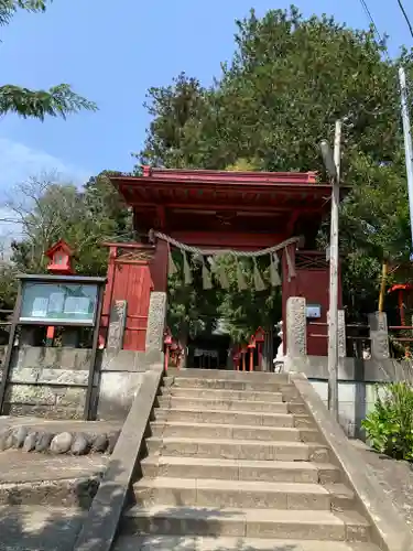 平出雷電神社の山門