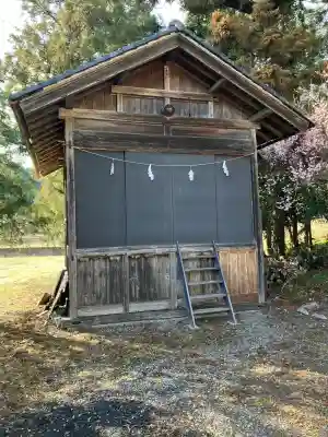 宇都宮神社（白岩町）の{uncategorized: "未分類", other: "その他", undefined: "問題あり", building: "その他建物", grave: "お墓", sacred_gate: "鳥居", guardian: "狛犬", statue: "像", buddha: "仏像", history: "歴史", nature: "自然", garden: "庭園", animal: "動物", pagoda: "塔", temizu: "手水舎", mountain_gate: "山門・神門", sanctuary: "本殿・本堂", subordinate: "末社・摂社", art: "芸術", scenery: "景色", jizo: "地蔵", ema: "絵馬", goshuin: "御朱印", omikuji: "おみくじ", items: "授与品その他", amulet: "お守り", goshuincho: "御朱印帳", eats: "食事", festival: "お祭り", votive_dance: "神楽", shichigosan: "七五三参", wedding: "結婚式", experience: "体験その他", initially: "初詣", around: "周辺", anti_infection: "感染症対策"}