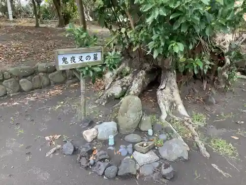 為朝神社（頭殿神社）の{uncategorized: "未分類", other: "その他", undefined: "問題あり", building: "その他建物", grave: "お墓", sacred_gate: "鳥居", guardian: "狛犬", statue: "像", buddha: "仏像", history: "歴史", nature: "自然", garden: "庭園", animal: "動物", pagoda: "塔", temizu: "手水舎", mountain_gate: "山門・神門", sanctuary: "本殿・本堂", subordinate: "末社・摂社", art: "芸術", scenery: "景色", jizo: "地蔵", ema: "絵馬", goshuin: "御朱印", omikuji: "おみくじ", items: "授与品その他", amulet: "お守り", goshuincho: "御朱印帳", eats: "食事", festival: "お祭り", votive_dance: "神楽", shichigosan: "七五三参", wedding: "結婚式", experience: "体験その他", initially: "初詣", around: "周辺", anti_infection: "感染症対策"}