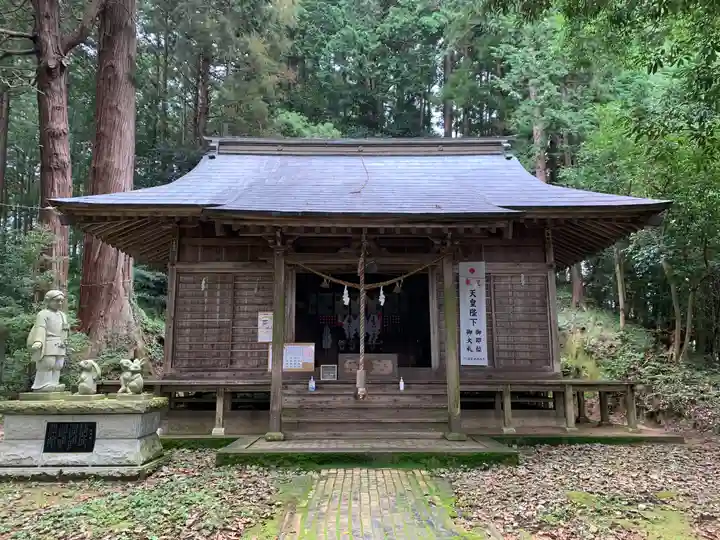 示現神社の本殿・本堂