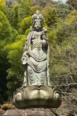 紹楽寺の{uncategorized: "未分類", other: "その他", undefined: "問題あり", building: "その他建物", grave: "お墓", sacred_gate: "鳥居", guardian: "狛犬", statue: "像", buddha: "仏像", history: "歴史", nature: "自然", garden: "庭園", animal: "動物", pagoda: "塔", temizu: "手水舎", mountain_gate: "山門・神門", sanctuary: "本殿・本堂", subordinate: "末社・摂社", art: "芸術", scenery: "景色", jizo: "地蔵", ema: "絵馬", goshuin: "御朱印", omikuji: "おみくじ", items: "授与品その他", amulet: "お守り", goshuincho: "御朱印帳", eats: "食事", festival: "お祭り", votive_dance: "神楽", shichigosan: "七五三参", wedding: "結婚式", experience: "体験その他", initially: "初詣", around: "周辺", anti_infection: "感染症対策"}
