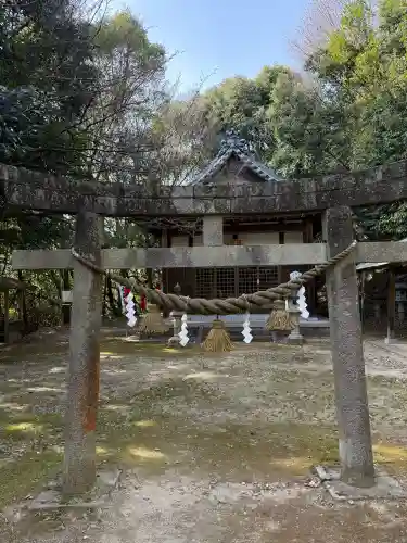 小島龍宮社の{uncategorized: "未分類", other: "その他", undefined: "問題あり", building: "その他建物", grave: "お墓", sacred_gate: "鳥居", guardian: "狛犬", statue: "像", buddha: "仏像", history: "歴史", nature: "自然", garden: "庭園", animal: "動物", pagoda: "塔", temizu: "手水舎", mountain_gate: "山門・神門", sanctuary: "本殿・本堂", subordinate: "末社・摂社", art: "芸術", scenery: "景色", jizo: "地蔵", ema: "絵馬", goshuin: "御朱印", omikuji: "おみくじ", items: "授与品その他", amulet: "お守り", goshuincho: "御朱印帳", eats: "食事", festival: "お祭り", votive_dance: "神楽", shichigosan: "七五三参", wedding: "結婚式", experience: "体験その他", initially: "初詣", around: "周辺", anti_infection: "感染症対策"}