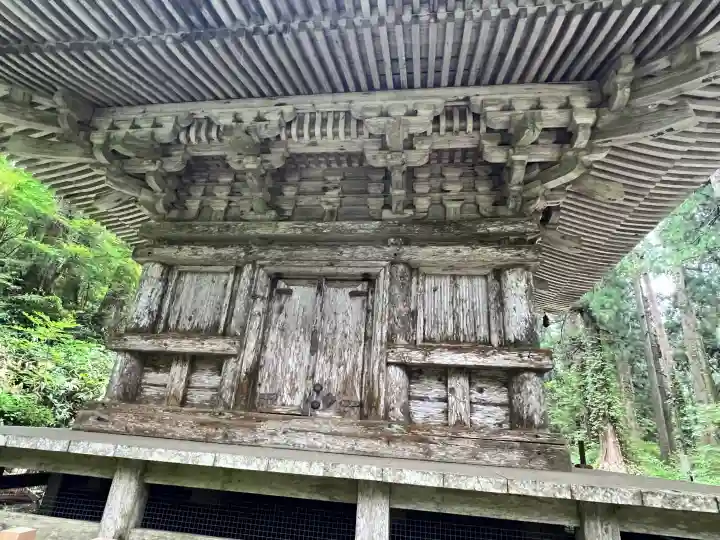 羽黒山五重塔(出羽三山神社)の{uncategorized: "未分類", other: "その他", undefined: "問題あり", building: "その他建物", grave: "お墓", sacred_gate: "鳥居", guardian: "狛犬", statue: "像", buddha: "仏像", history: "歴史", nature: "自然", garden: "庭園", animal: "動物", pagoda: "塔", temizu: "手水舎", mountain_gate: "山門・神門", sanctuary: "本殿・本堂", subordinate: "末社・摂社", art: "芸術", scenery: "景色", jizo: "地蔵", ema: "絵馬", goshuin: "御朱印", omikuji: "おみくじ", items: "授与品その他", amulet: "お守り", goshuincho: "御朱印帳", eats: "食事", festival: "お祭り", votive_dance: "神楽", shichigosan: "七五三参", wedding: "結婚式", experience: "体験その他", initially: "初詣", around: "周辺", anti_infection: "感染症対策"}
