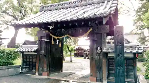 松本神社の山門