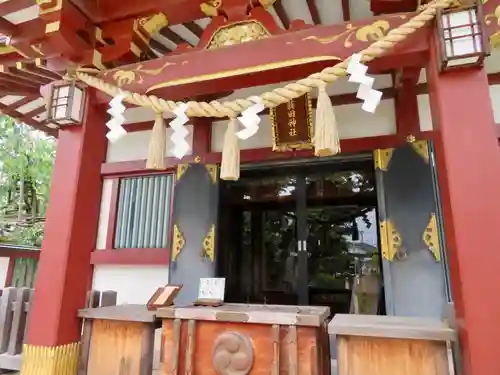 薭田神社の本殿