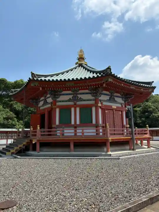 成田山新勝寺の{uncategorized: "未分類", other: "その他", undefined: "問題あり", building: "その他建物", grave: "お墓", sacred_gate: "鳥居", guardian: "狛犬", statue: "像", buddha: "仏像", history: "歴史", nature: "自然", garden: "庭園", animal: "動物", pagoda: "塔", temizu: "手水舎", mountain_gate: "山門・神門", sanctuary: "本殿・本堂", subordinate: "末社・摂社", art: "芸術", scenery: "景色", jizo: "地蔵", ema: "絵馬", goshuin: "御朱印", omikuji: "おみくじ", items: "授与品その他", amulet: "お守り", goshuincho: "御朱印帳", eats: "食事", festival: "お祭り", votive_dance: "神楽", shichigosan: "七五三参", wedding: "結婚式", experience: "体験その他", initially: "初詣", around: "周辺", anti_infection: "感染症対策"}