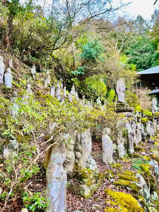 金昌寺の{uncategorized: "未分類", other: "その他", undefined: "問題あり", building: "その他建物", grave: "お墓", sacred_gate: "鳥居", guardian: "狛犬", statue: "像", buddha: "仏像", history: "歴史", nature: "自然", garden: "庭園", animal: "動物", pagoda: "塔", temizu: "手水舎", mountain_gate: "山門・神門", sanctuary: "本殿・本堂", subordinate: "末社・摂社", art: "芸術", scenery: "景色", jizo: "地蔵", ema: "絵馬", goshuin: "御朱印", omikuji: "おみくじ", items: "授与品その他", amulet: "お守り", goshuincho: "御朱印帳", eats: "食事", festival: "お祭り", votive_dance: "神楽", shichigosan: "七五三参", wedding: "結婚式", experience: "体験その他", initially: "初詣", around: "周辺", anti_infection: "感染症対策"}
