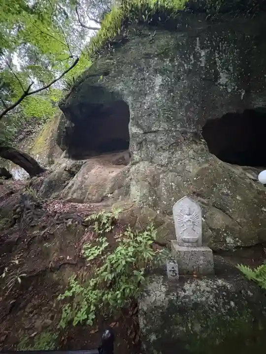 救馬溪観音の{uncategorized: "未分類", other: "その他", undefined: "問題あり", building: "その他建物", grave: "お墓", sacred_gate: "鳥居", guardian: "狛犬", statue: "像", buddha: "仏像", history: "歴史", nature: "自然", garden: "庭園", animal: "動物", pagoda: "塔", temizu: "手水舎", mountain_gate: "山門・神門", sanctuary: "本殿・本堂", subordinate: "末社・摂社", art: "芸術", scenery: "景色", jizo: "地蔵", ema: "絵馬", goshuin: "御朱印", omikuji: "おみくじ", items: "授与品その他", amulet: "お守り", goshuincho: "御朱印帳", eats: "食事", festival: "お祭り", votive_dance: "神楽", shichigosan: "七五三参", wedding: "結婚式", experience: "体験その他", initially: "初詣", around: "周辺", anti_infection: "感染症対策"}