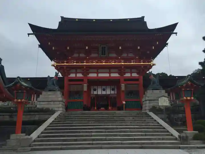 伏見稲荷大社の山門・神門