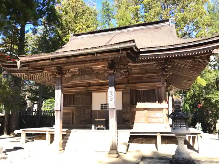 壇上伽藍の本殿・本堂