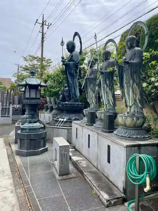 地蔵寺の{uncategorized: "未分類", other: "その他", undefined: "問題あり", building: "その他建物", grave: "お墓", sacred_gate: "鳥居", guardian: "狛犬", statue: "像", buddha: "仏像", history: "歴史", nature: "自然", garden: "庭園", animal: "動物", pagoda: "塔", temizu: "手水舎", mountain_gate: "山門・神門", sanctuary: "本殿・本堂", subordinate: "末社・摂社", art: "芸術", scenery: "景色", jizo: "地蔵", ema: "絵馬", goshuin: "御朱印", omikuji: "おみくじ", items: "授与品その他", amulet: "お守り", goshuincho: "御朱印帳", eats: "食事", festival: "お祭り", votive_dance: "神楽", shichigosan: "七五三参", wedding: "結婚式", experience: "体験その他", initially: "初詣", around: "周辺", anti_infection: "感染症対策"}