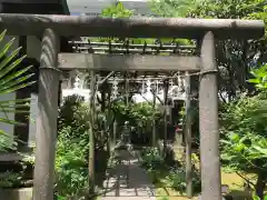 於岩稲荷田宮神社の鳥居