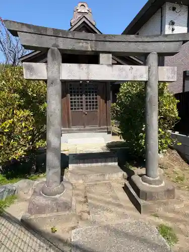 藤森稲荷神社の{uncategorized: "未分類", other: "その他", undefined: "問題あり", building: "その他建物", grave: "お墓", sacred_gate: "鳥居", guardian: "狛犬", statue: "像", buddha: "仏像", history: "歴史", nature: "自然", garden: "庭園", animal: "動物", pagoda: "塔", temizu: "手水舎", mountain_gate: "山門・神門", sanctuary: "本殿・本堂", subordinate: "末社・摂社", art: "芸術", scenery: "景色", jizo: "地蔵", ema: "絵馬", goshuin: "御朱印", omikuji: "おみくじ", items: "授与品その他", amulet: "お守り", goshuincho: "御朱印帳", eats: "食事", festival: "お祭り", votive_dance: "神楽", shichigosan: "七五三参", wedding: "結婚式", experience: "体験その他", initially: "初詣", around: "周辺", anti_infection: "感染症対策"}