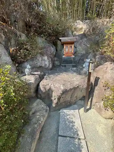 差出磯大嶽山神社 仕事と健康と厄よけの神さまの{uncategorized: "未分類", other: "その他", undefined: "問題あり", building: "その他建物", grave: "お墓", sacred_gate: "鳥居", guardian: "狛犬", statue: "像", buddha: "仏像", history: "歴史", nature: "自然", garden: "庭園", animal: "動物", pagoda: "塔", temizu: "手水舎", mountain_gate: "山門・神門", sanctuary: "本殿・本堂", subordinate: "末社・摂社", art: "芸術", scenery: "景色", jizo: "地蔵", ema: "絵馬", goshuin: "御朱印", omikuji: "おみくじ", items: "授与品その他", amulet: "お守り", goshuincho: "御朱印帳", eats: "食事", festival: "お祭り", votive_dance: "神楽", shichigosan: "七五三参", wedding: "結婚式", experience: "体験その他", initially: "初詣", around: "周辺", anti_infection: "感染症対策"}