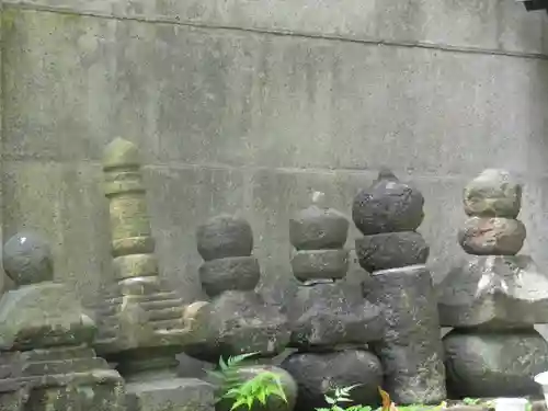 岩窟不動尊（巌窟不動尊／窟堂不動尊／窟堂／岩屋堂）の塔