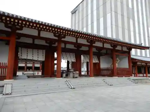 薬師寺の山門・神門