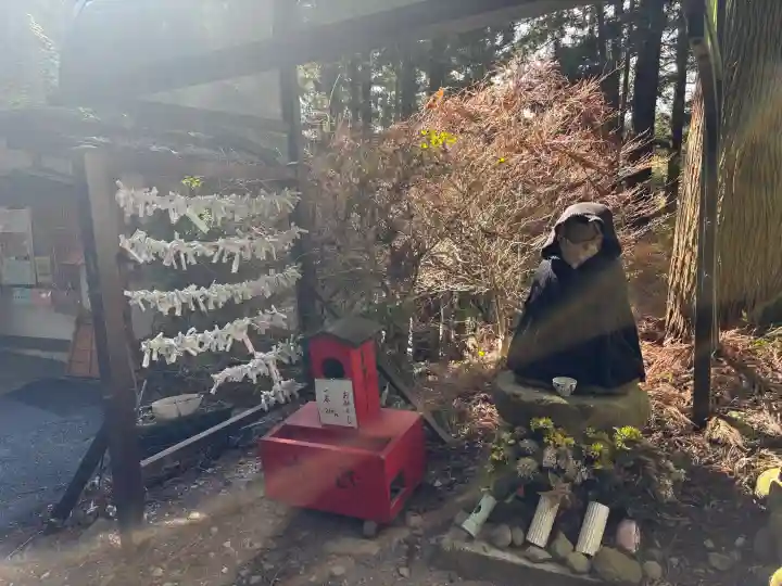 中尊寺の{uncategorized: "未分類", other: "その他", undefined: "問題あり", building: "その他建物", grave: "お墓", sacred_gate: "鳥居", guardian: "狛犬", statue: "像", buddha: "仏像", history: "歴史", nature: "自然", garden: "庭園", animal: "動物", pagoda: "塔", temizu: "手水舎", mountain_gate: "山門・神門", sanctuary: "本殿・本堂", subordinate: "末社・摂社", art: "芸術", scenery: "景色", jizo: "地蔵", ema: "絵馬", goshuin: "御朱印", omikuji: "おみくじ", items: "授与品その他", amulet: "お守り", goshuincho: "御朱印帳", eats: "食事", festival: "お祭り", votive_dance: "神楽", shichigosan: "七五三参", wedding: "結婚式", experience: "体験その他", initially: "初詣", around: "周辺", anti_infection: "感染症対策"}