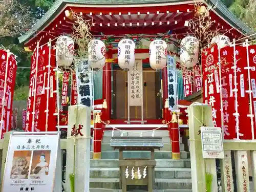 江島神社の本殿