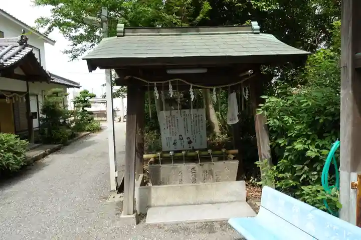 西代神社の手水舎