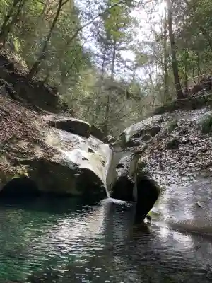 龍鎮神社の{uncategorized: "未分類", other: "その他", undefined: "問題あり", building: "その他建物", grave: "お墓", sacred_gate: "鳥居", guardian: "狛犬", statue: "像", buddha: "仏像", history: "歴史", nature: "自然", garden: "庭園", animal: "動物", pagoda: "塔", temizu: "手水舎", mountain_gate: "山門・神門", sanctuary: "本殿・本堂", subordinate: "末社・摂社", art: "芸術", scenery: "景色", jizo: "地蔵", ema: "絵馬", goshuin: "御朱印", omikuji: "おみくじ", items: "授与品その他", amulet: "お守り", goshuincho: "御朱印帳", eats: "食事", festival: "お祭り", votive_dance: "神楽", shichigosan: "七五三参", wedding: "結婚式", experience: "体験その他", initially: "初詣", around: "周辺", anti_infection: "感染症対策"}