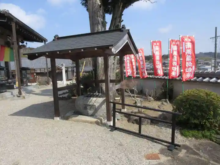 弥勒寺の手水舎