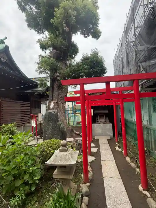 五方山熊野神社の{uncategorized: "未分類", other: "その他", undefined: "問題あり", building: "その他建物", grave: "お墓", sacred_gate: "鳥居", guardian: "狛犬", statue: "像", buddha: "仏像", history: "歴史", nature: "自然", garden: "庭園", animal: "動物", pagoda: "塔", temizu: "手水舎", mountain_gate: "山門・神門", sanctuary: "本殿・本堂", subordinate: "末社・摂社", art: "芸術", scenery: "景色", jizo: "地蔵", ema: "絵馬", goshuin: "御朱印", omikuji: "おみくじ", items: "授与品その他", amulet: "お守り", goshuincho: "御朱印帳", eats: "食事", festival: "お祭り", votive_dance: "神楽", shichigosan: "七五三参", wedding: "結婚式", experience: "体験その他", initially: "初詣", around: "周辺", anti_infection: "感染症対策"}