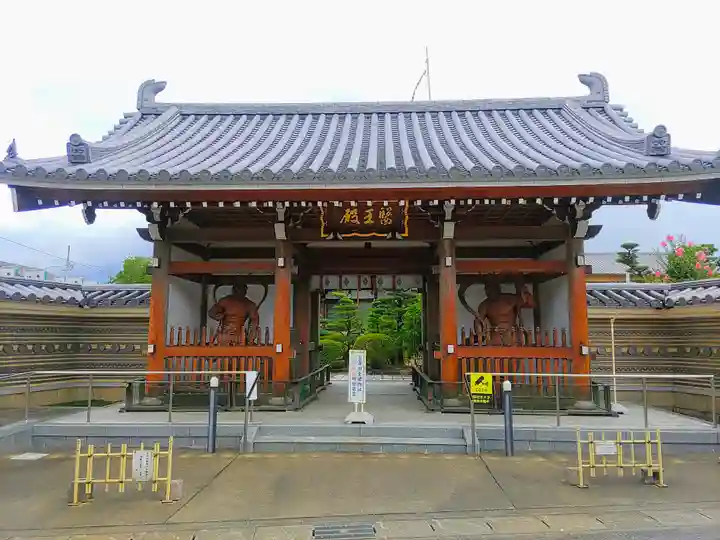 薬師寺(北外山)の山門・神門