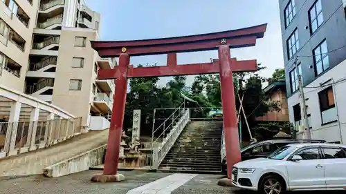 白金氷川神社の鳥居