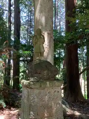 熊野神社の像